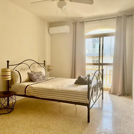 Seaside Urban Edge Suites- W/3br Apartment St. Paul's Bay